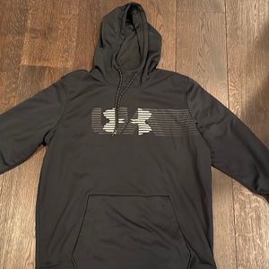 Under Armour men’s black sweatshirt